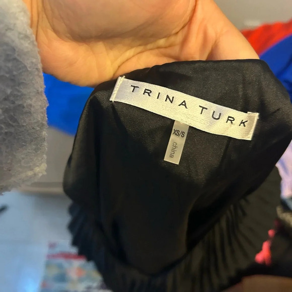 Trina Turk Damani Pleated Top - Picture 4 of 6